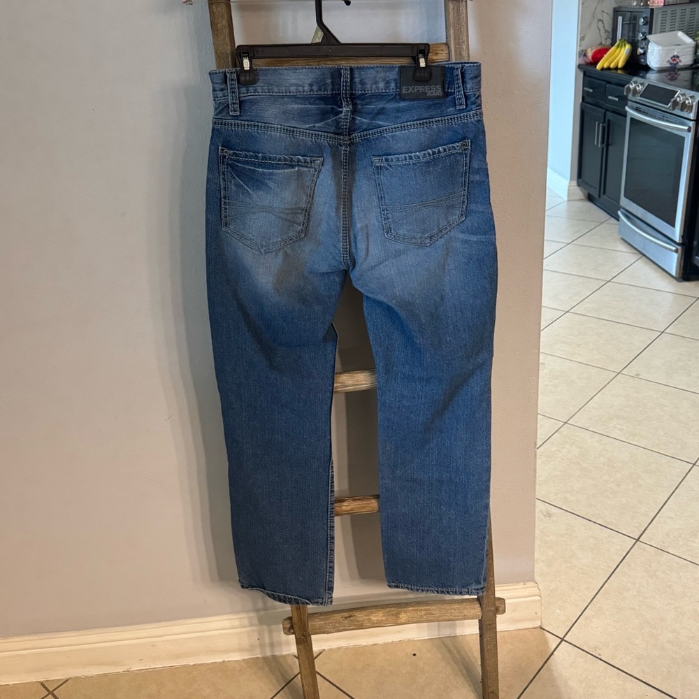 Men's Distressed Blue Jeans 34x32 - Picture 8 of 11